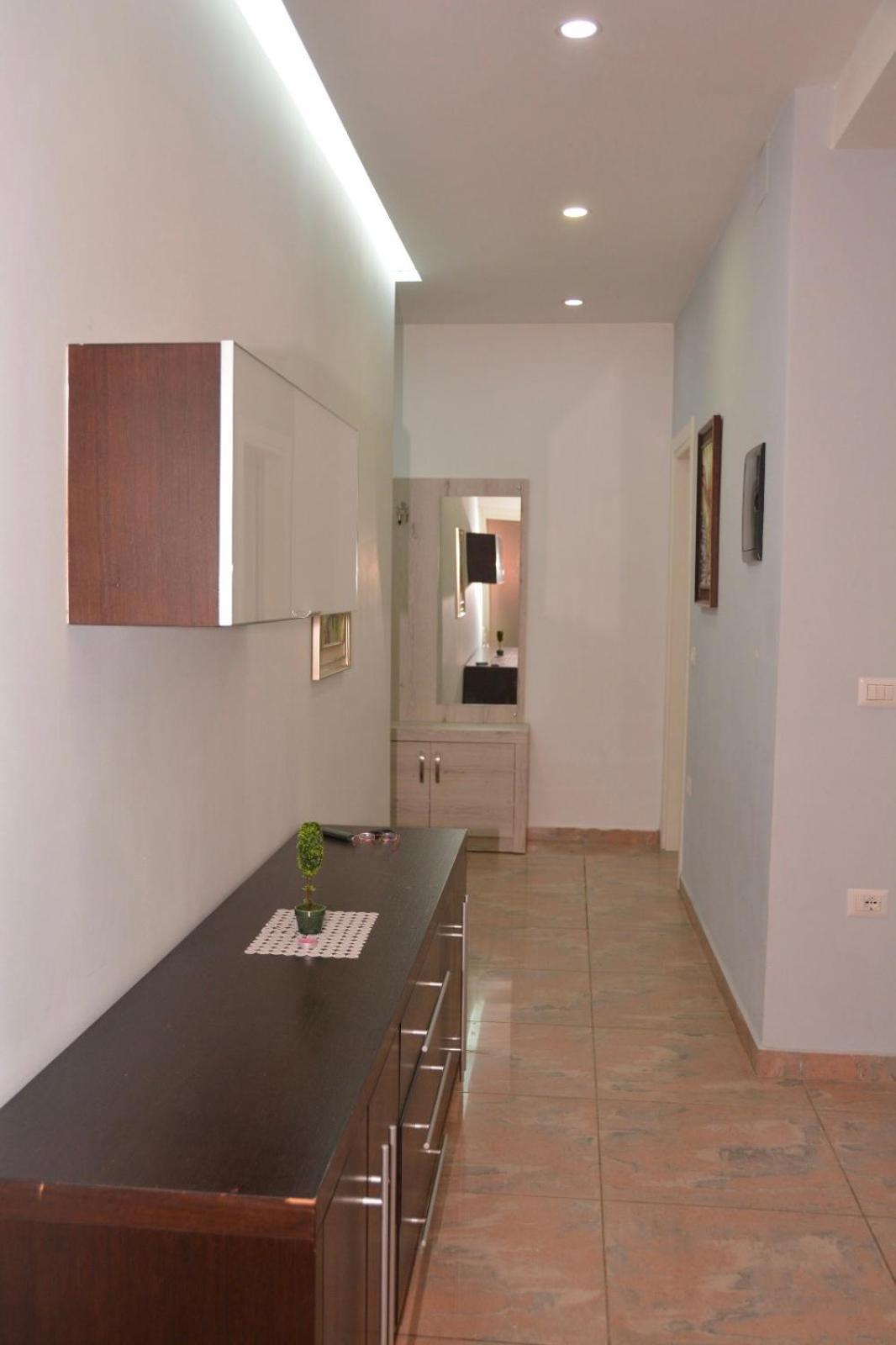 Apartment B&c